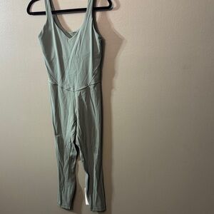 Lululemon Align Bodysuit 25"
Grey Eucalyptus. Size 8. Removable pads.